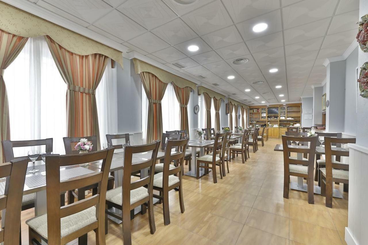 Hotel Restaurante Moya Monesterio Bagian luar foto